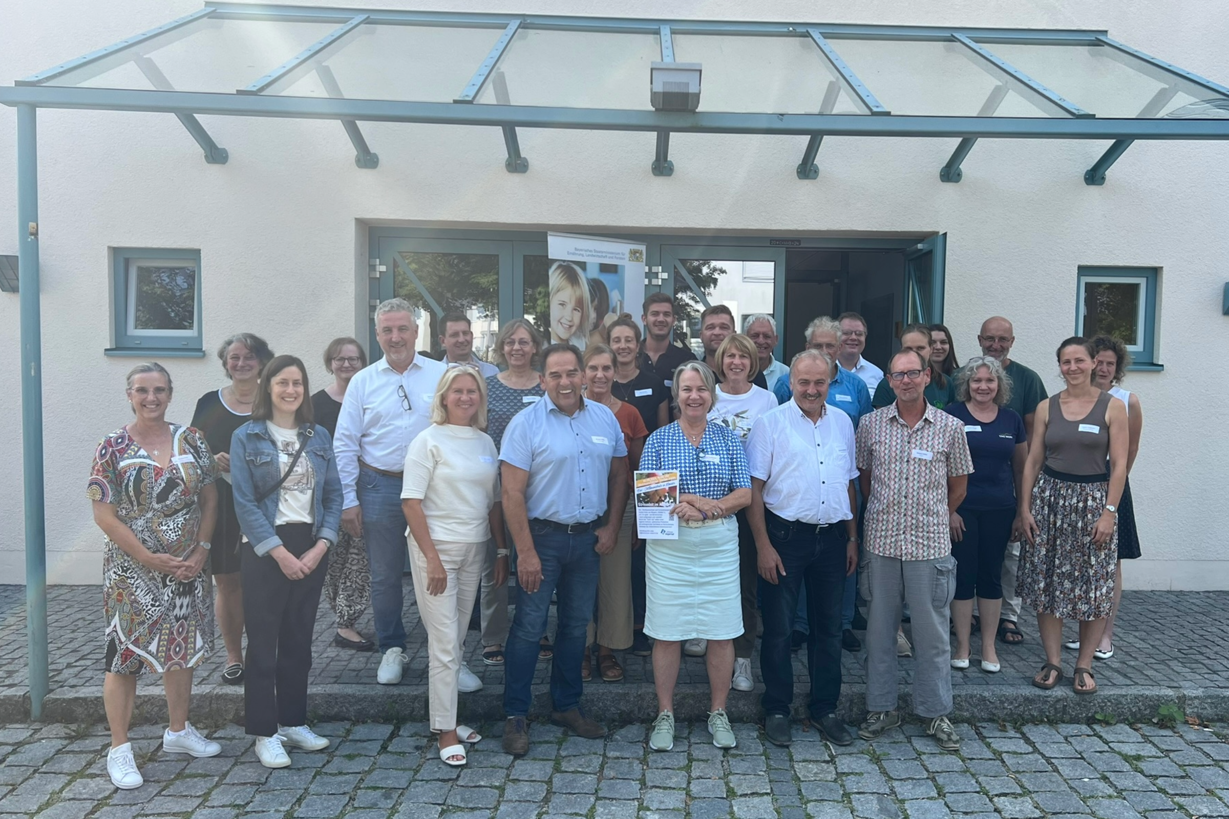 Gruppenbild der Teilnehmenden des Vernetzungstreffens für die Außer Haus Verpflegung