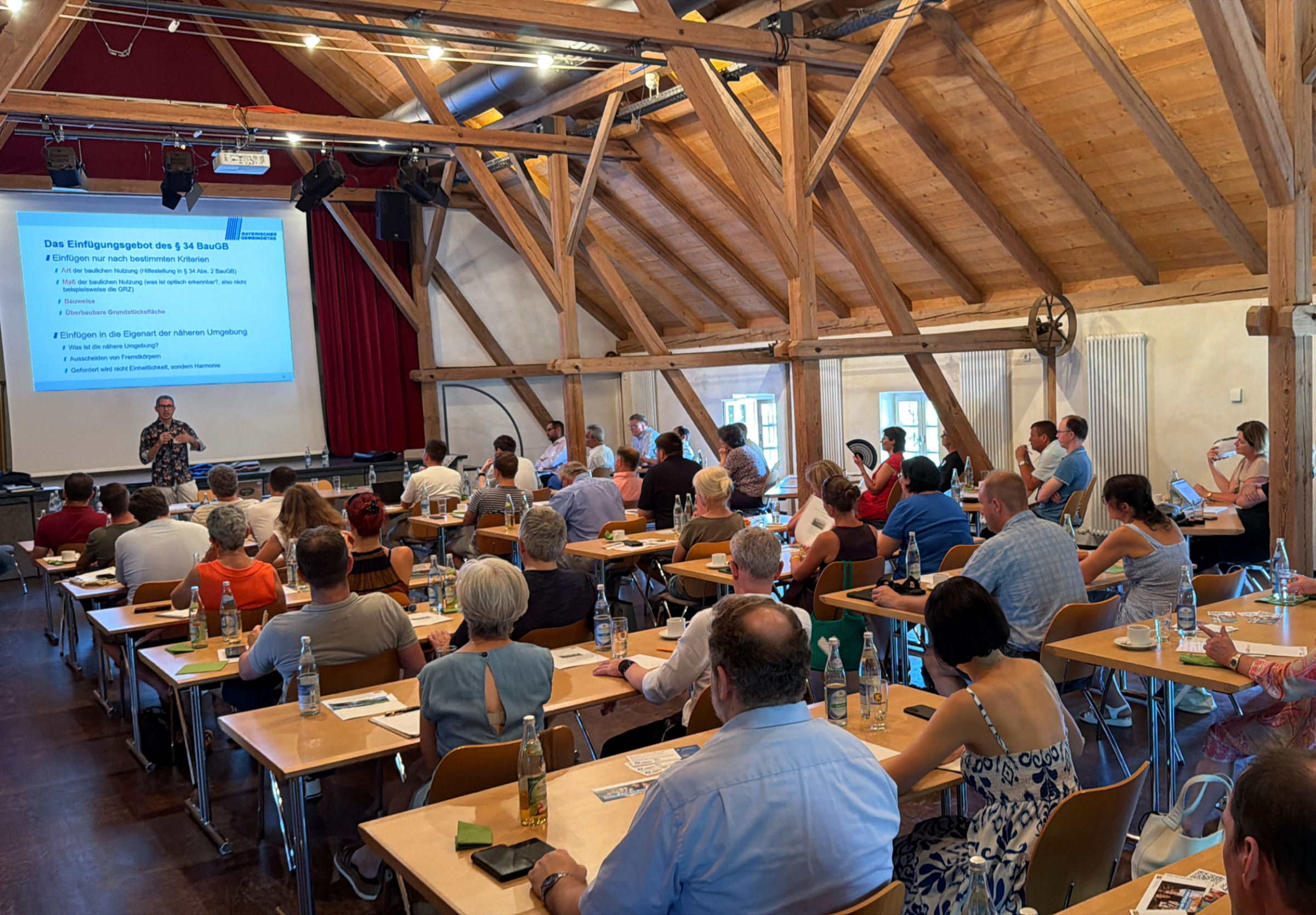 Bürgersaal bestuhlt für Schulung für neue Gemeinderäte